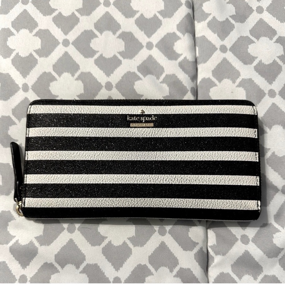 EUC Kate Spade Zip Around Wallet